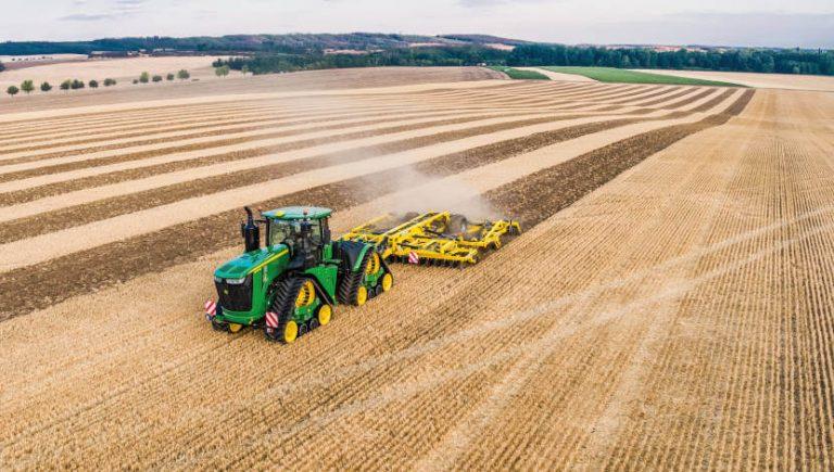 TERRALAND DO combined chisel plough attached to tractor