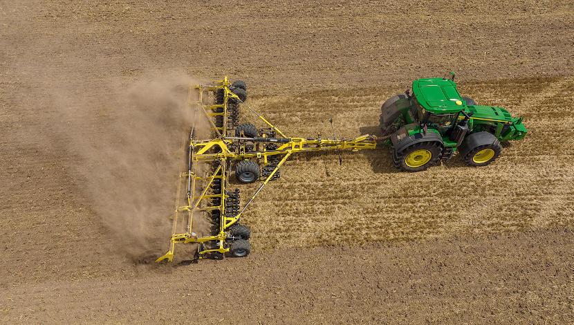 SWIFTERDISC XE attached to tractor