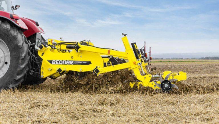 TERRALAND TN mounted chisel plough attached to tractor