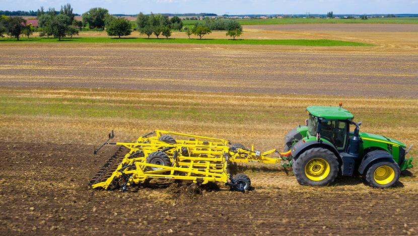 FENIX FO cultivator attached to tractor