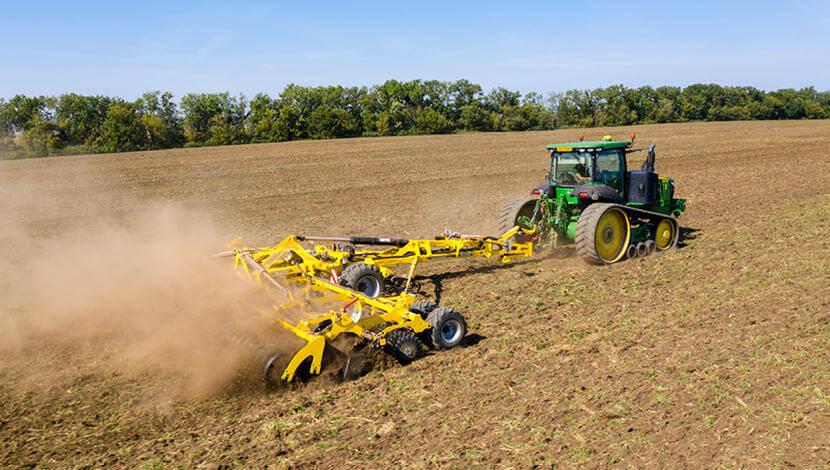 SWIFTERDISC XE attached to tractor