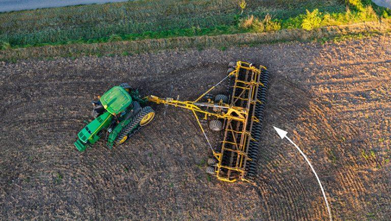 SWIFTERDISC XE attached to tractor