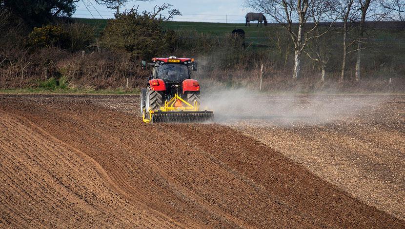 SWIFTERDISC XN attached to tractor