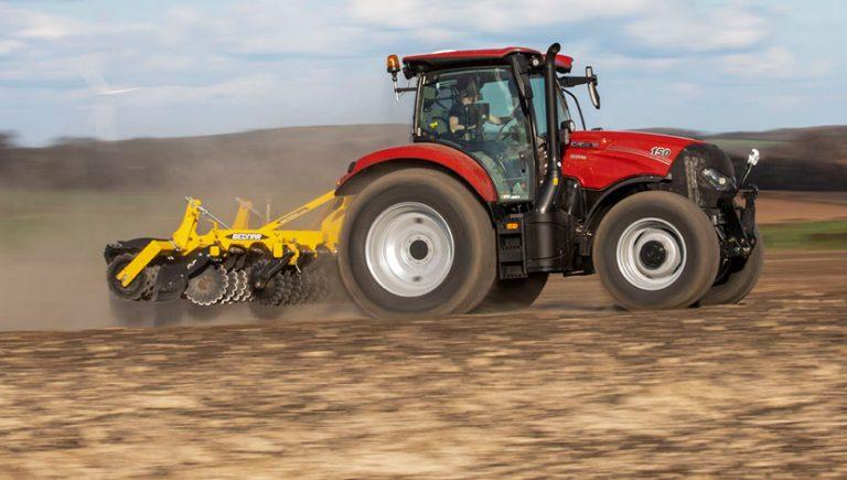 SWIFTERDISC XN attached to tractor