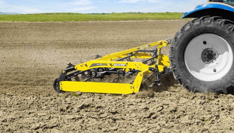 SWIFTER SN seedbed cultivator attached to tractor