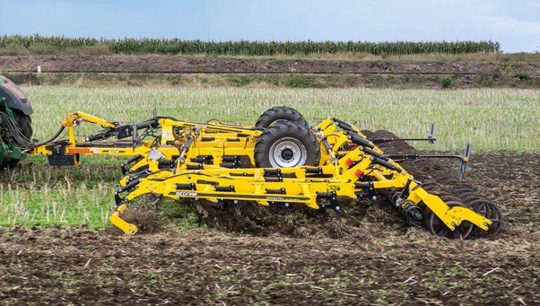 VERSATILL VO_PROFI universal cultivator attached to tractor