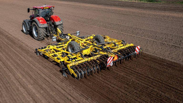 VERSATILL VO_PROFI universal cultivator attached to tractor